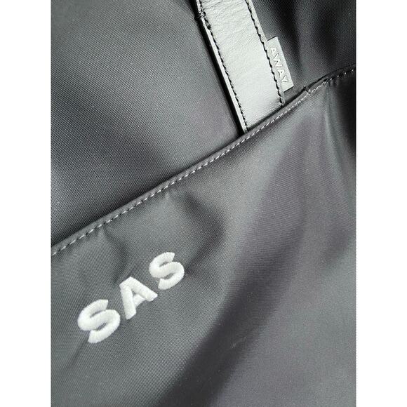 AWAY 'The Weekender' Black Travel Bag w/Pass Thru Sleeve Mens - Picture 4 of 12